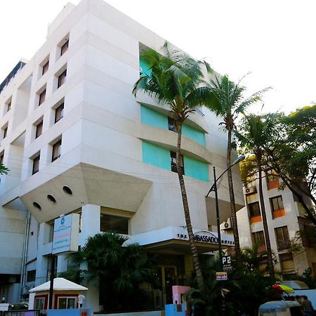 The Ambassador Hotel Poona Buitenkant foto