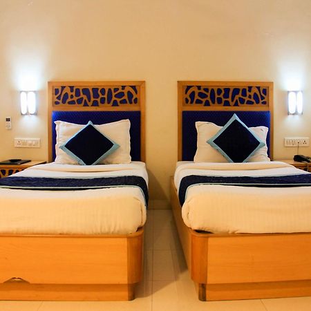 The Ambassador Hotel Poona Buitenkant foto