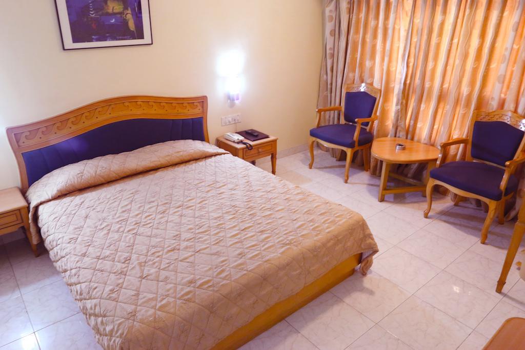 The Ambassador Hotel Poona Kamer foto