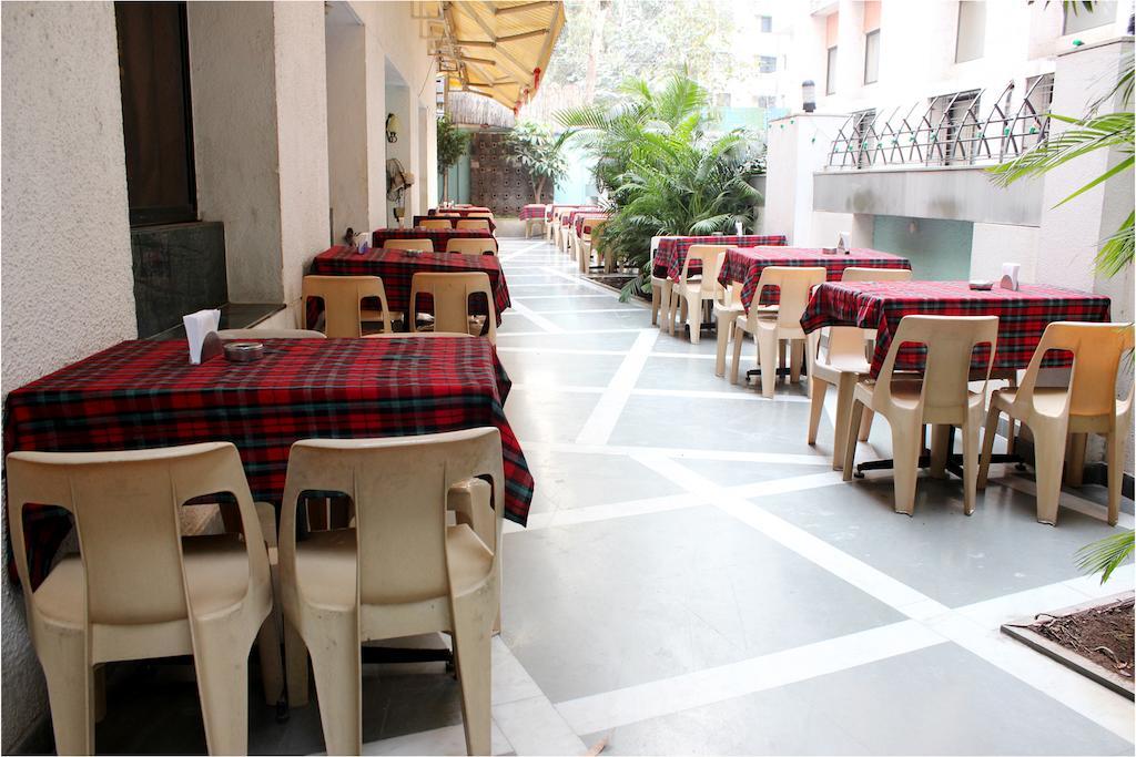 The Ambassador Hotel Poona Buitenkant foto