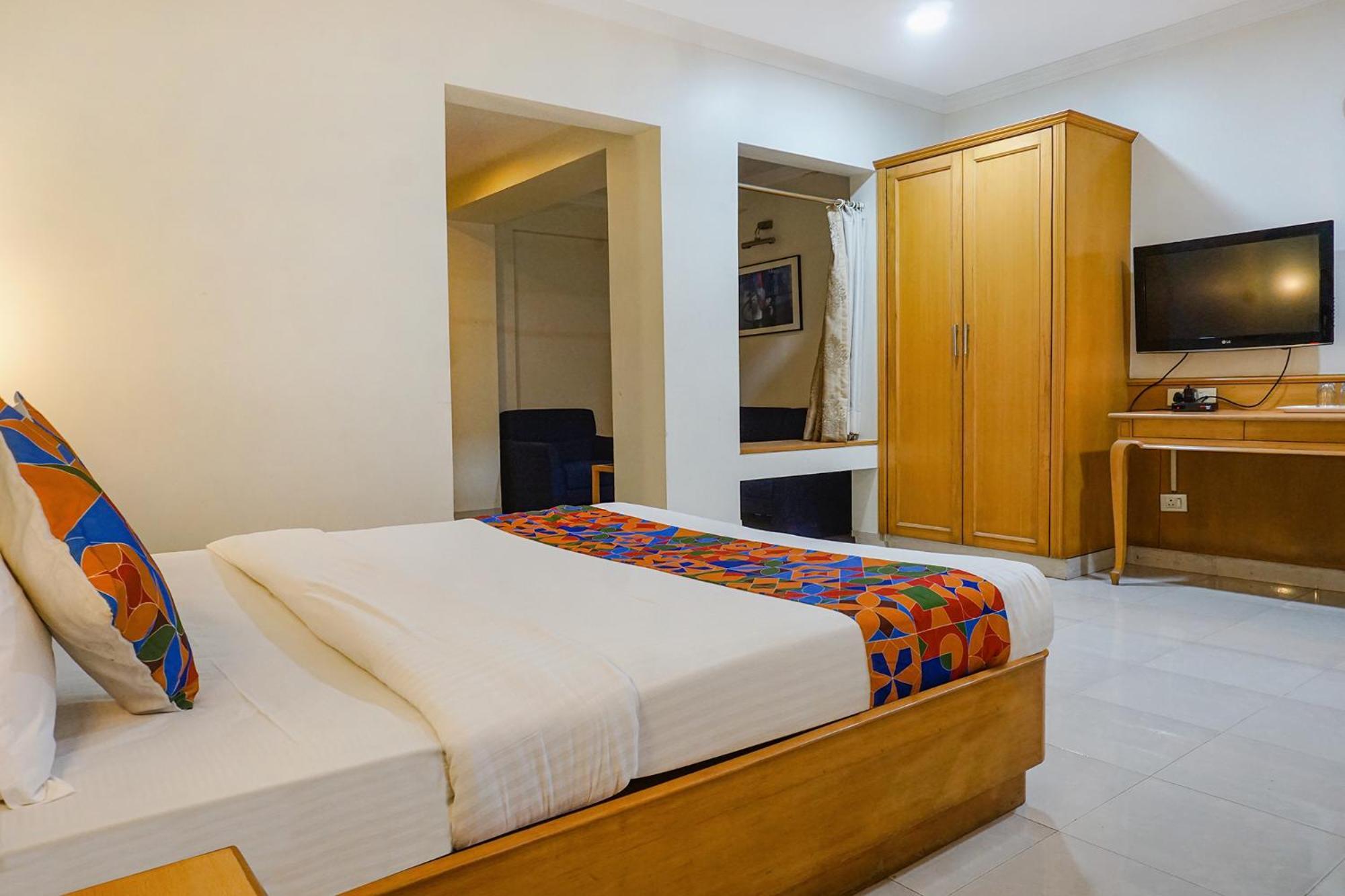 The Ambassador Hotel Poona Buitenkant foto