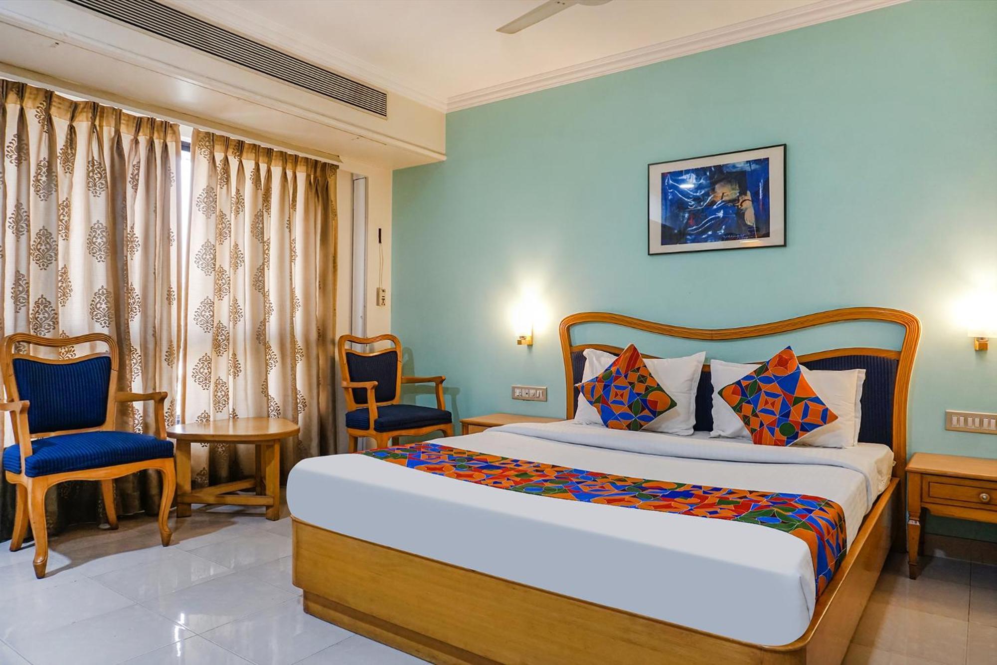 The Ambassador Hotel Poona Buitenkant foto