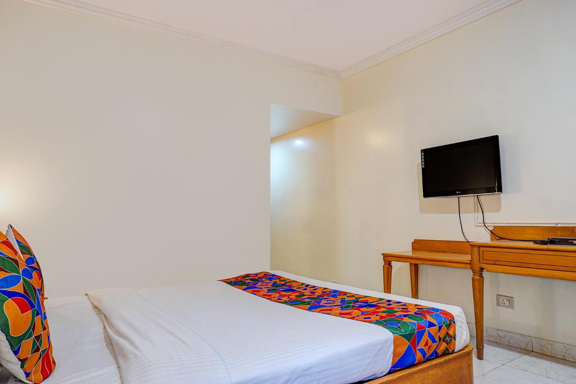 The Ambassador Hotel Poona Buitenkant foto