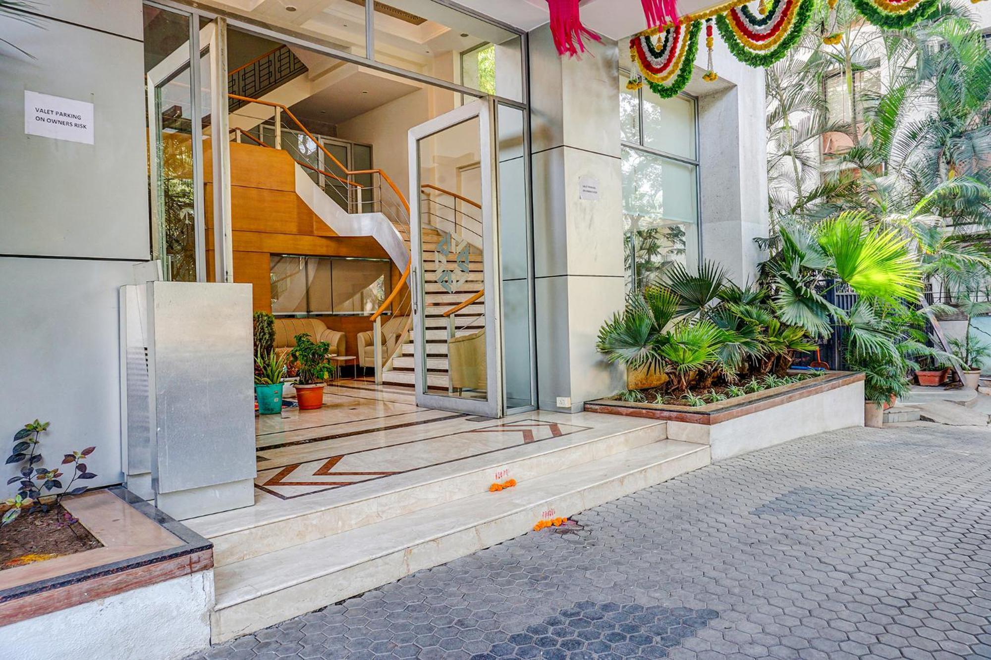 The Ambassador Hotel Poona Buitenkant foto