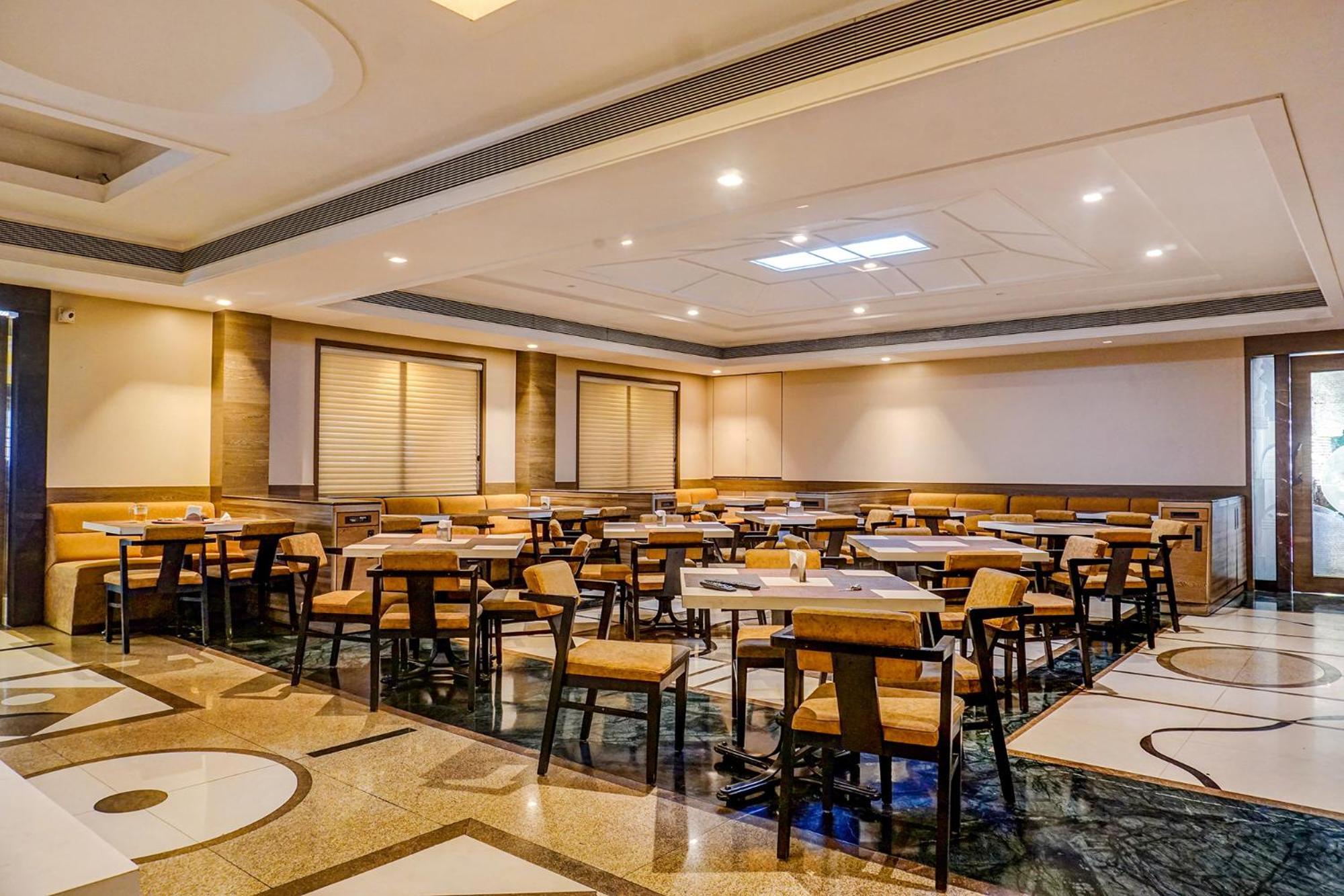 The Ambassador Hotel Poona Buitenkant foto