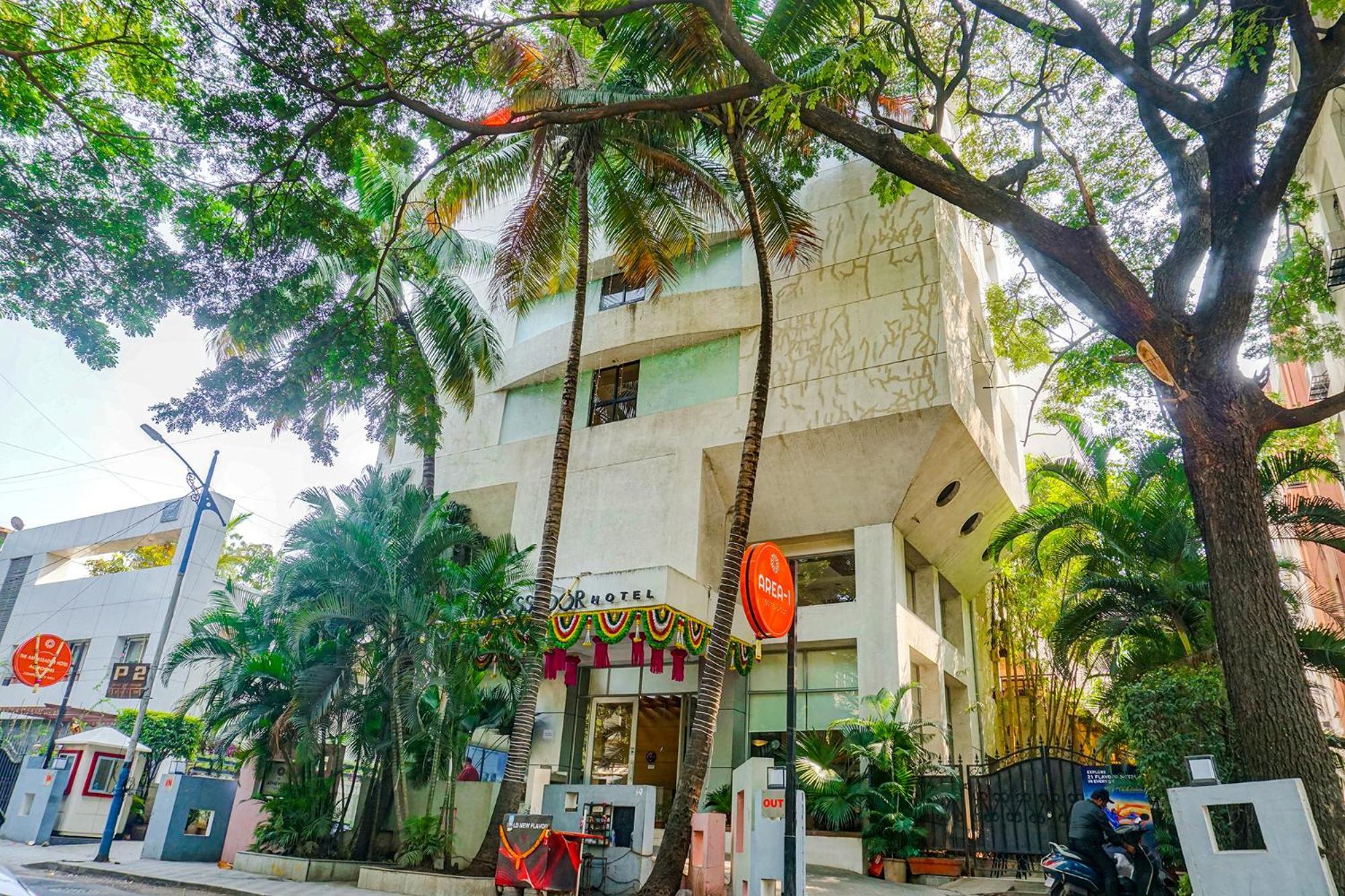 The Ambassador Hotel Poona Buitenkant foto