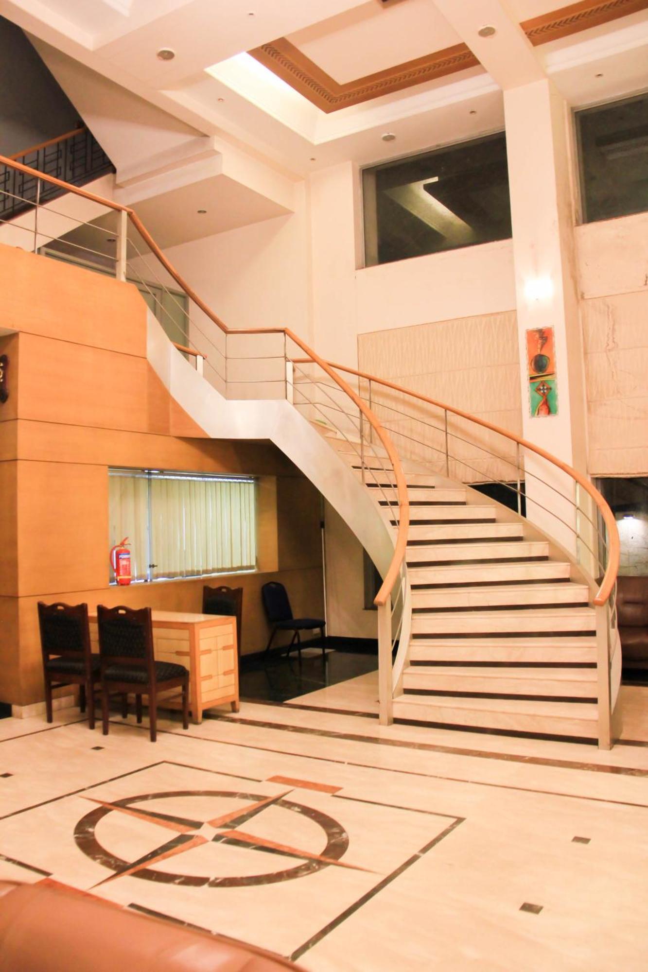 The Ambassador Hotel Poona Buitenkant foto