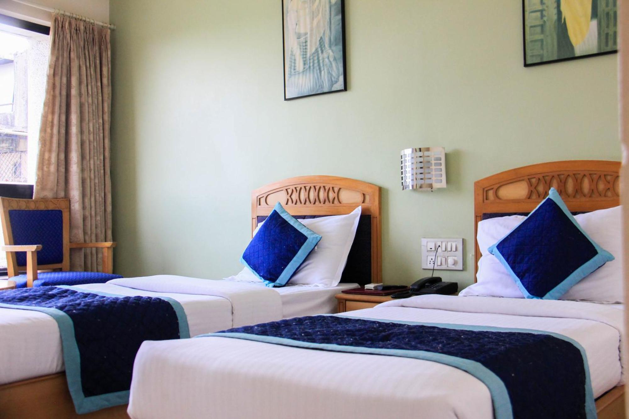 The Ambassador Hotel Poona Buitenkant foto